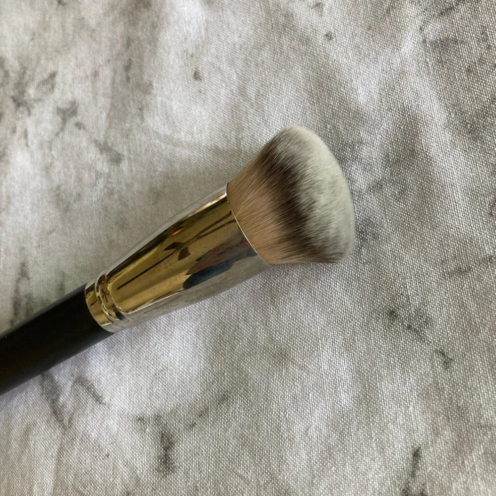 MAC Cosmetics 170 synthetic rounded slant brush